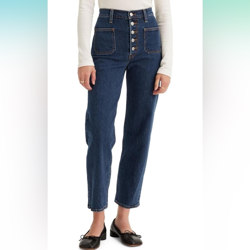 Like new Levi’s ribcage patch pocket jeans